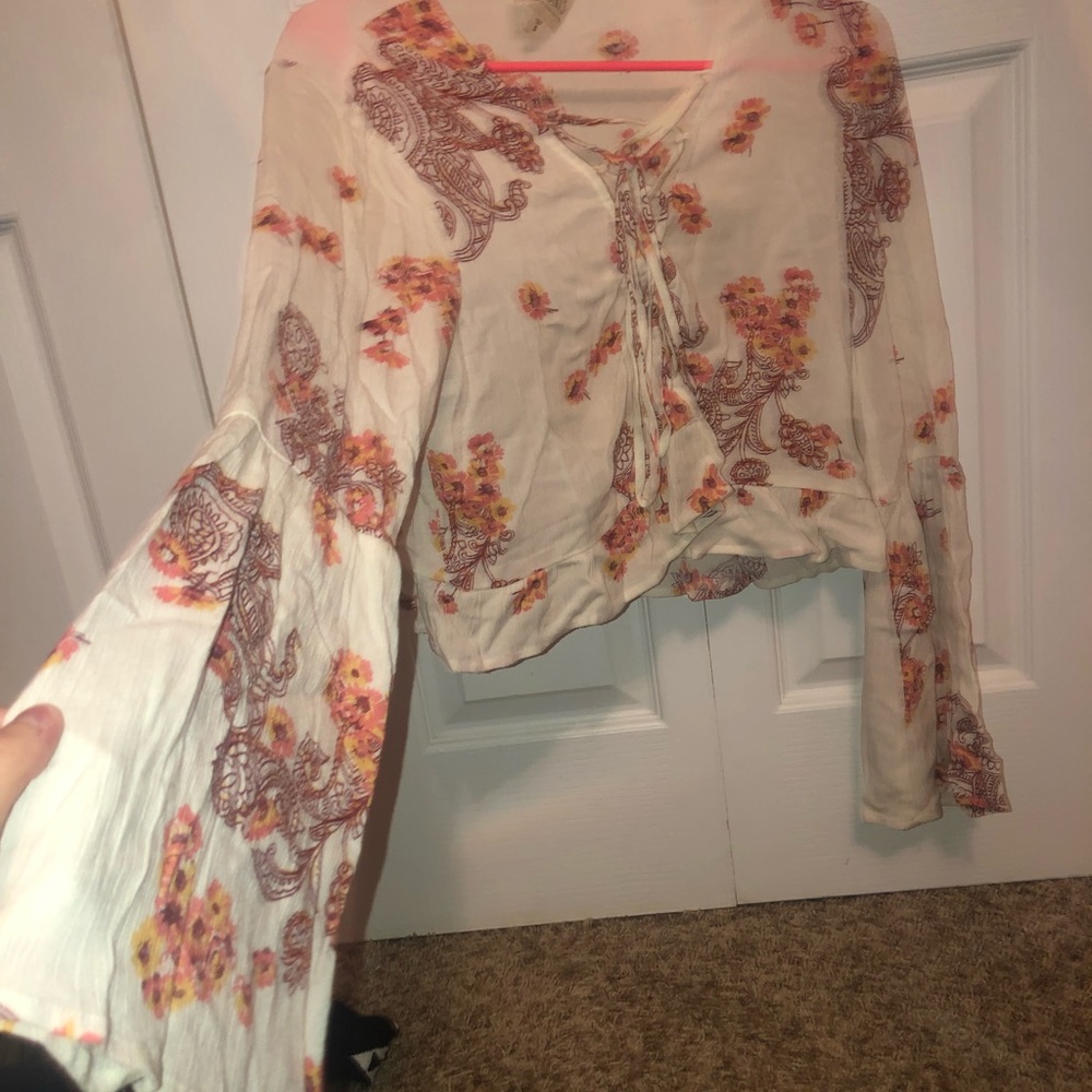 Bell sleeved cropped pacsun shirt
